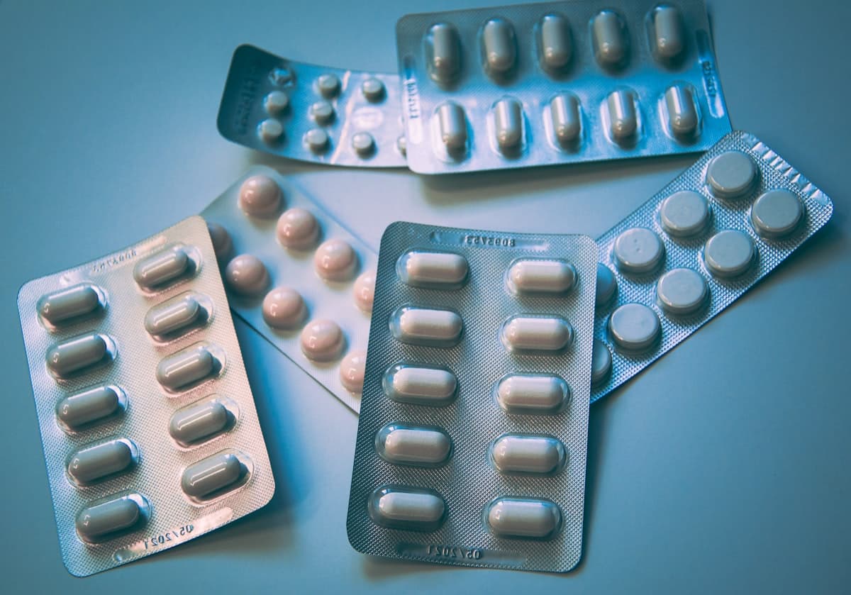 Generics vs Brand-Name Drugs: What You Need to Know